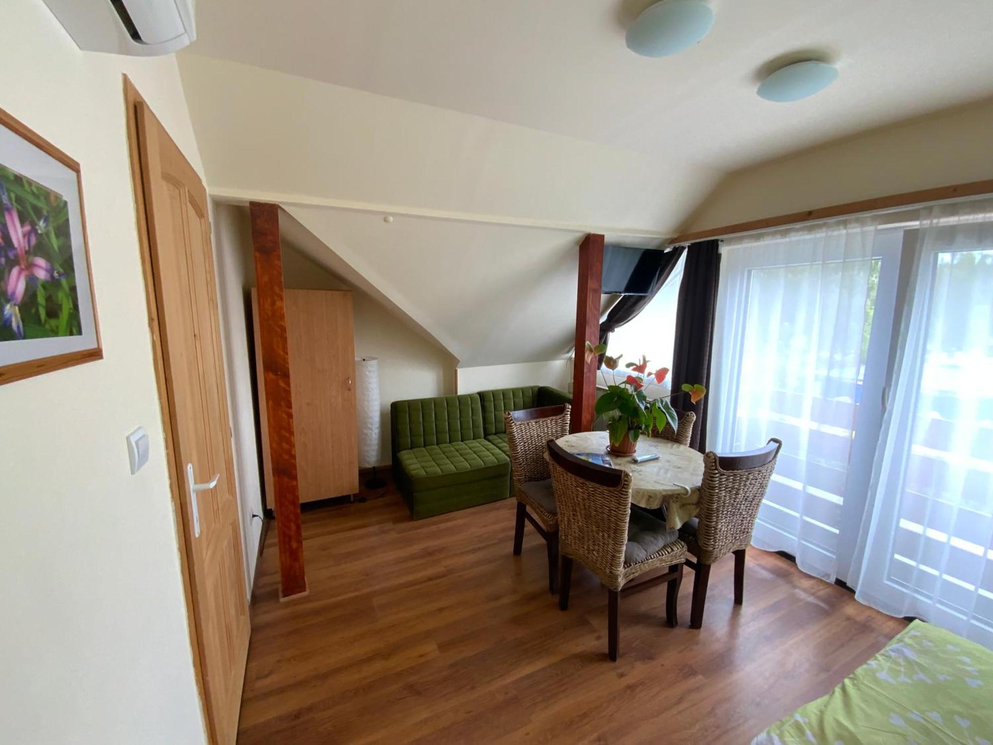 Elso Fecske Apartmanok Siofok Luaran gambar