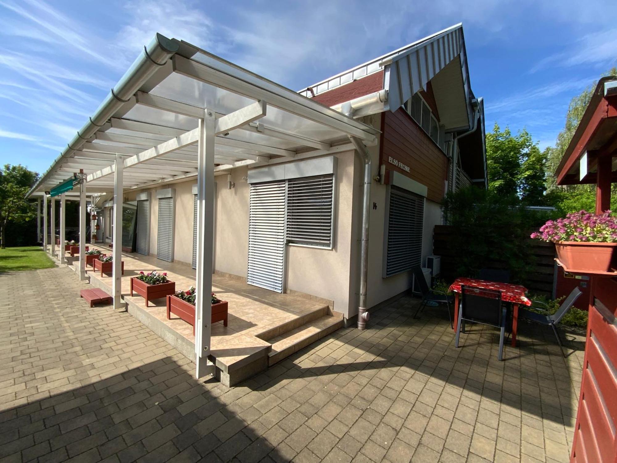 Elso Fecske Apartmanok Siofok Luaran gambar